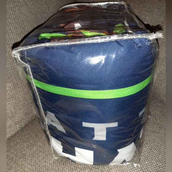 NFL Twin XL 2pc Comforter Set Seattle Seahawks - Picture 3 of 4